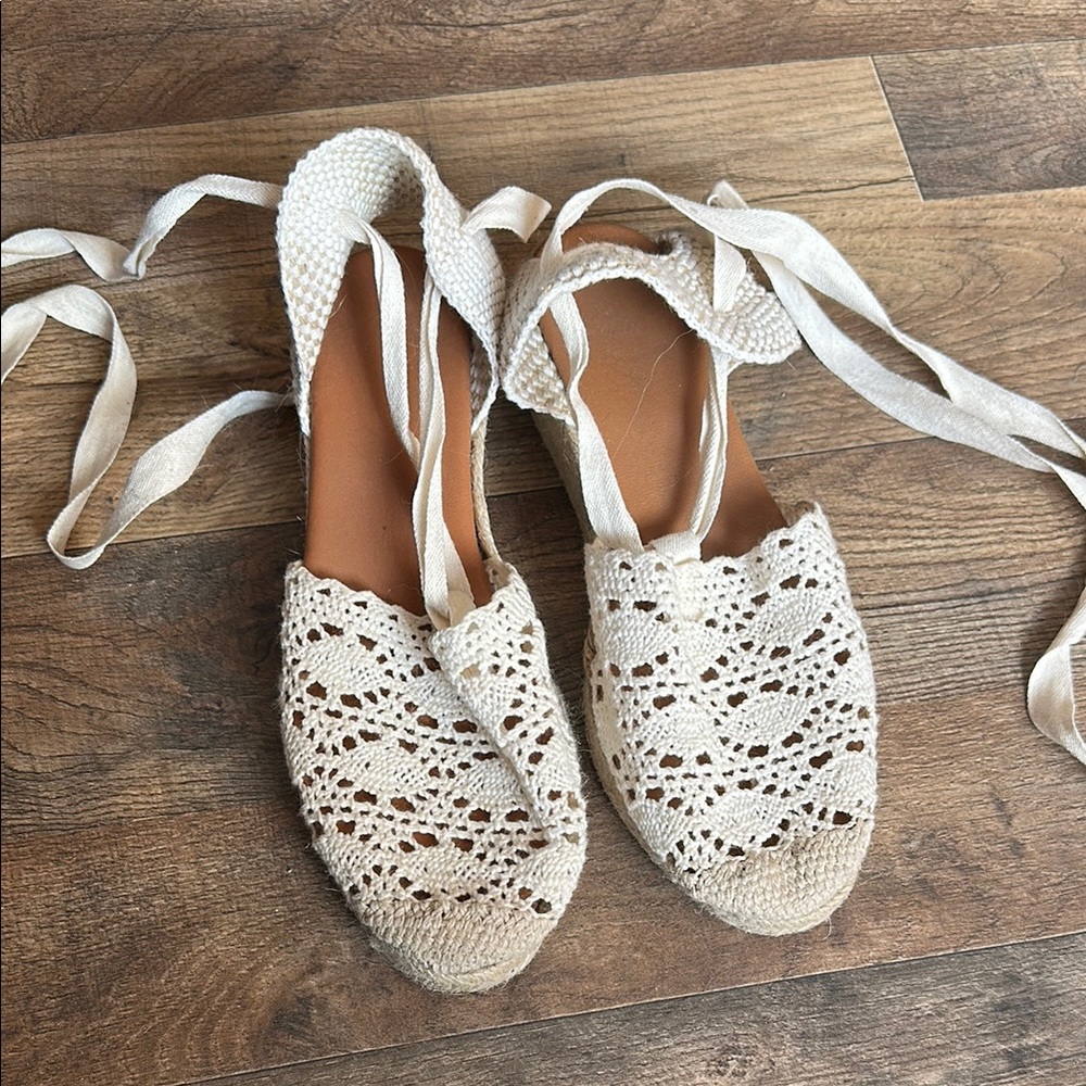 Chic Cream Espadrilles with Lace-Up Design